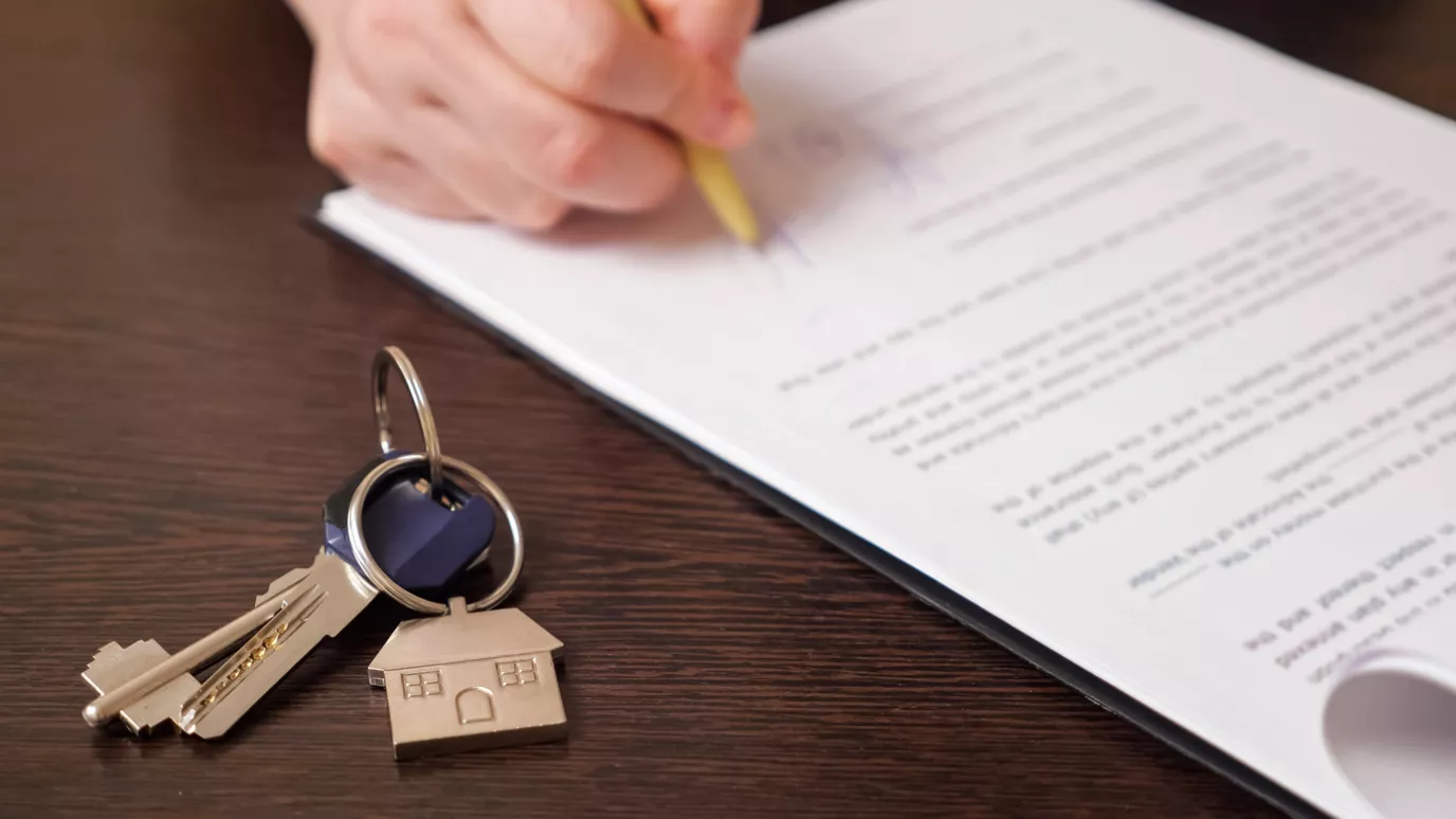 Mandat de location : définition, fonctionnement et avantages pour les propriétaires bailleurs